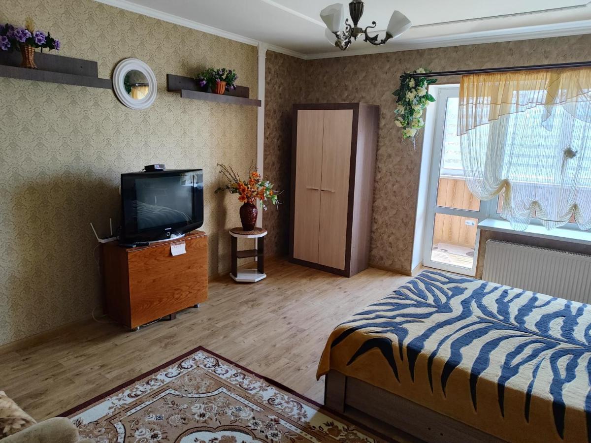 Апартаменты в новом доме в самом центре Хмельницкий Экстерьер фото